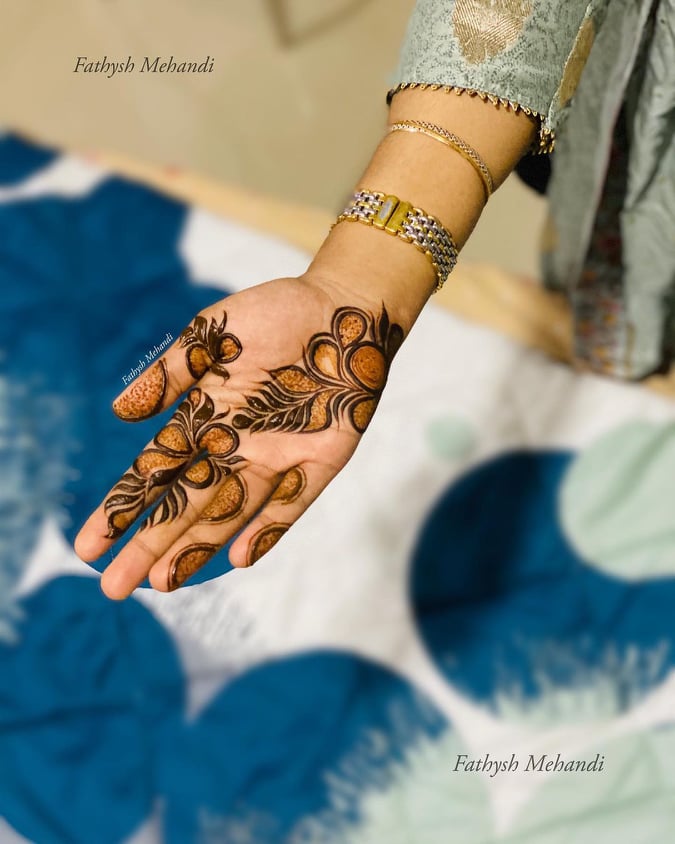 Simple Mehndi Designs for Front Hands Collection 2023-hangkhonggiare.com.vn