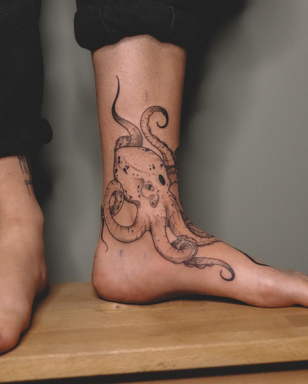 20 Impressive Foot Tattoo Ideas For Women - Tikli