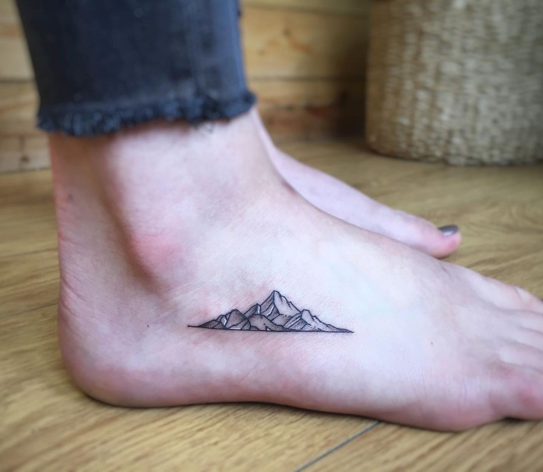 Alexis  on Twitter Foot tattoos hurt real bad btw  now Ill  always have a little bit of mountains with me Thats the only thing Ill  miss when I move UtopiaTattoo 
