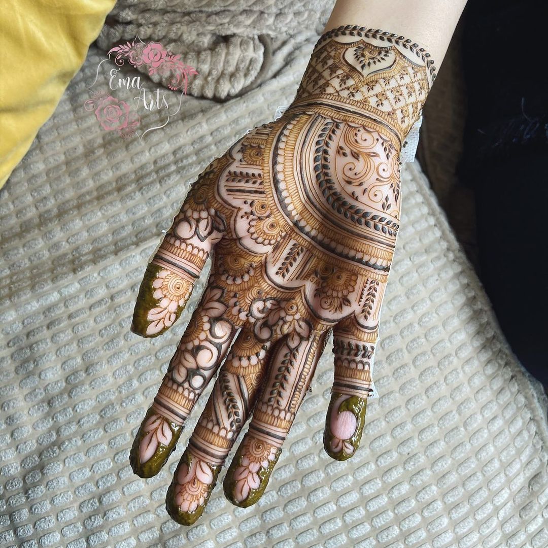 Henna Designs on Hand-Tikliglobal.com