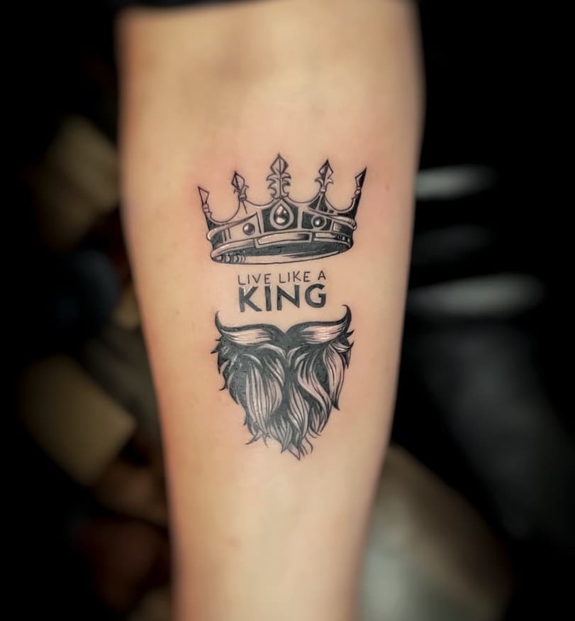 15+ Powerful King Tattoo Designs for Strength and Authority! | Crown hand  tattoo, Hand tattoos for guys, Crown tattoos for women