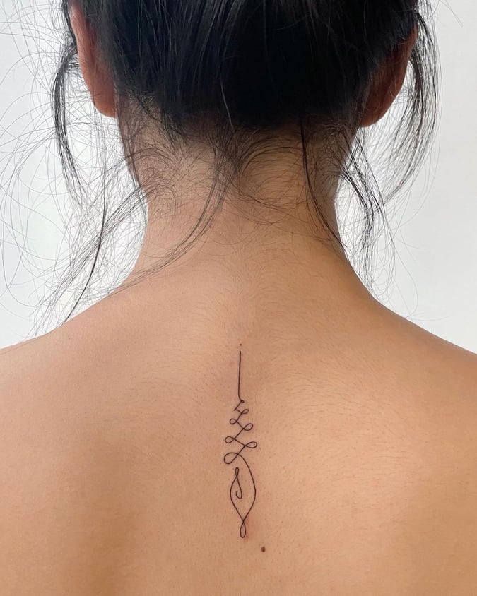 60+ spine tattoos for women that will make you do a double take (2022  designs) - Briefly.co.za