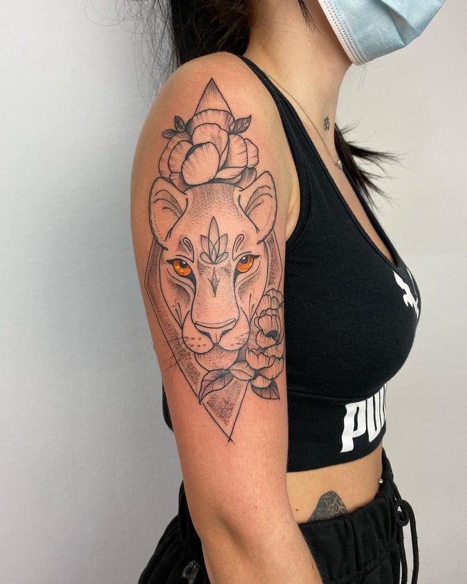 Dotwork Lion tattoo women at theYoucom