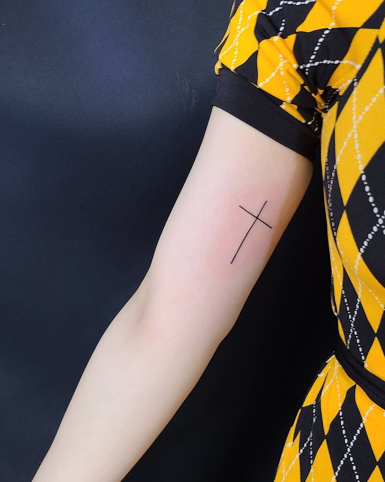24 Mini Cross Tattoo Ideas