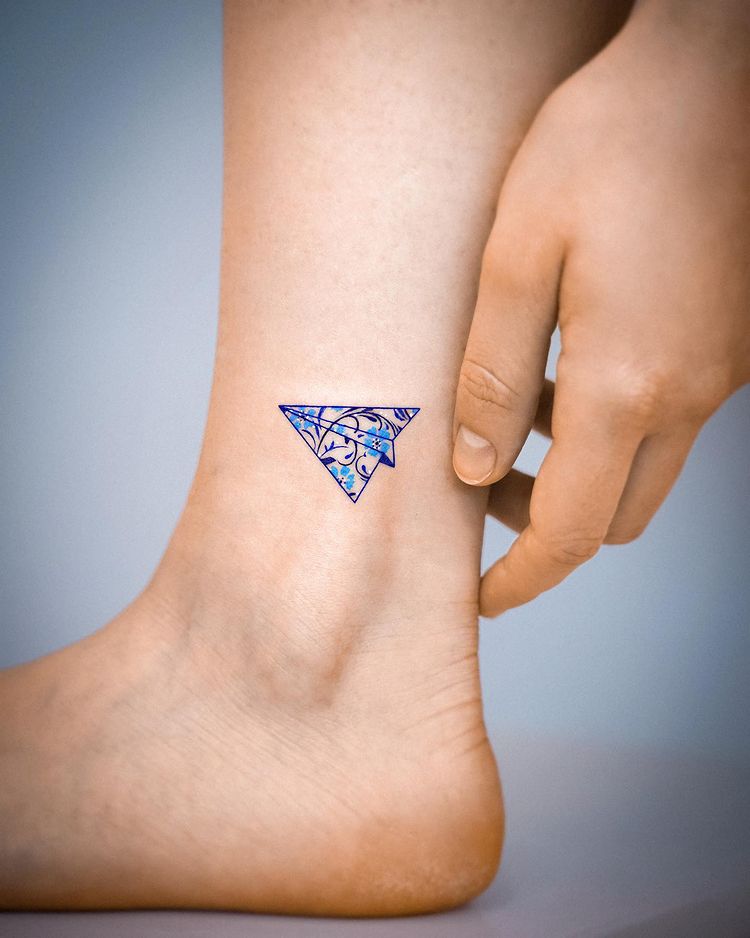25+ Ankle Tattoo Ideas for Men and Women that Are Trendy and Quirky - Tikli
